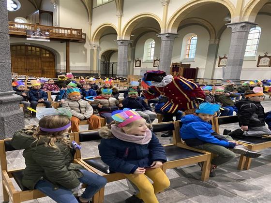 Leerlingen 2de leerjaar bij de Sint