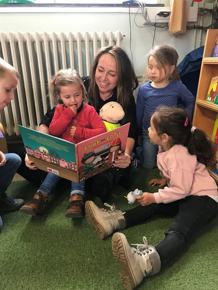 Verhaal vertellen aan de hand van magneetfiguren 1KA