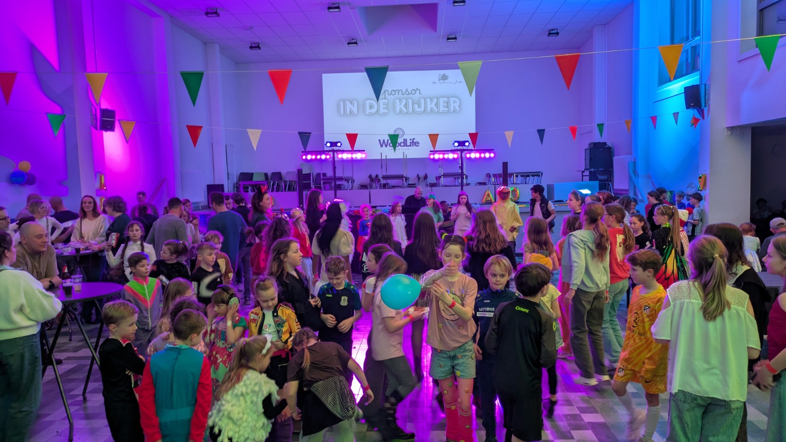 feestende kinderen
