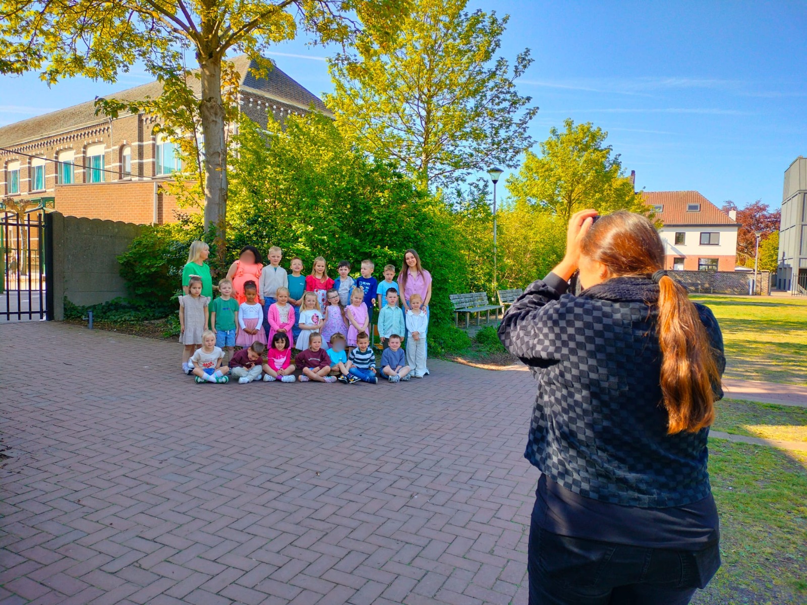 Fotograaf maakt een foto van een klas 